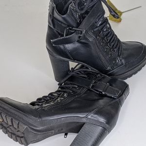 Guess boots